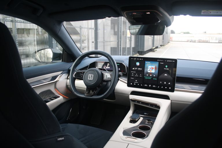 Afbeelding van de cockpit van een Zeekr.