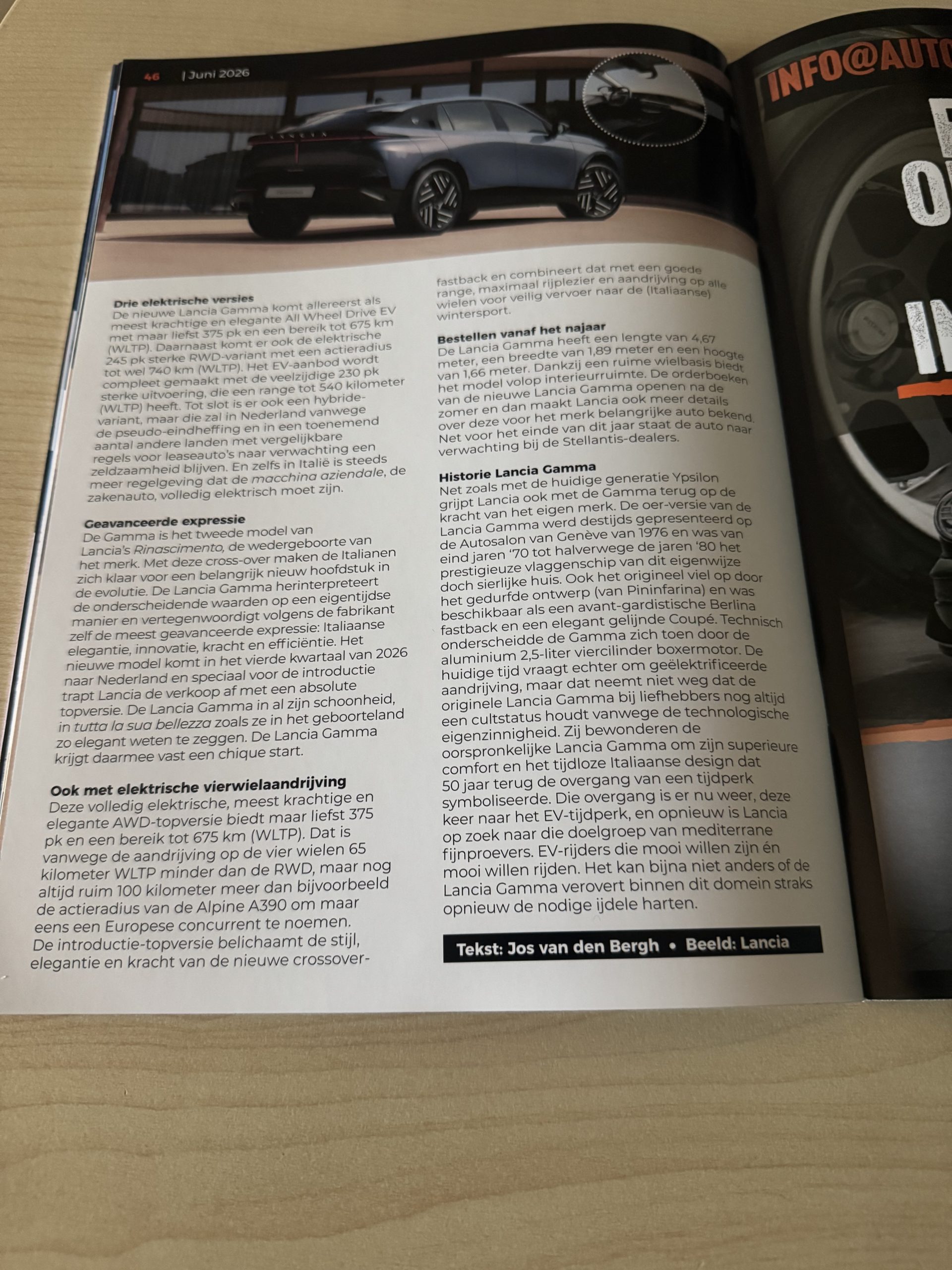Magazinepagina met autoreview van de Lancia Gamma, inclusief foto van de elektrische sedan bij moderne architectuur.